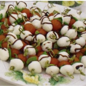 Mozzarella-Spießchen mit Tomate